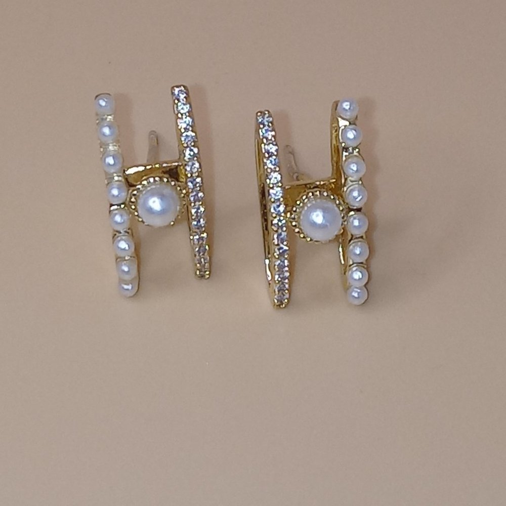 Gold Pearl & Diamond Stud Earring